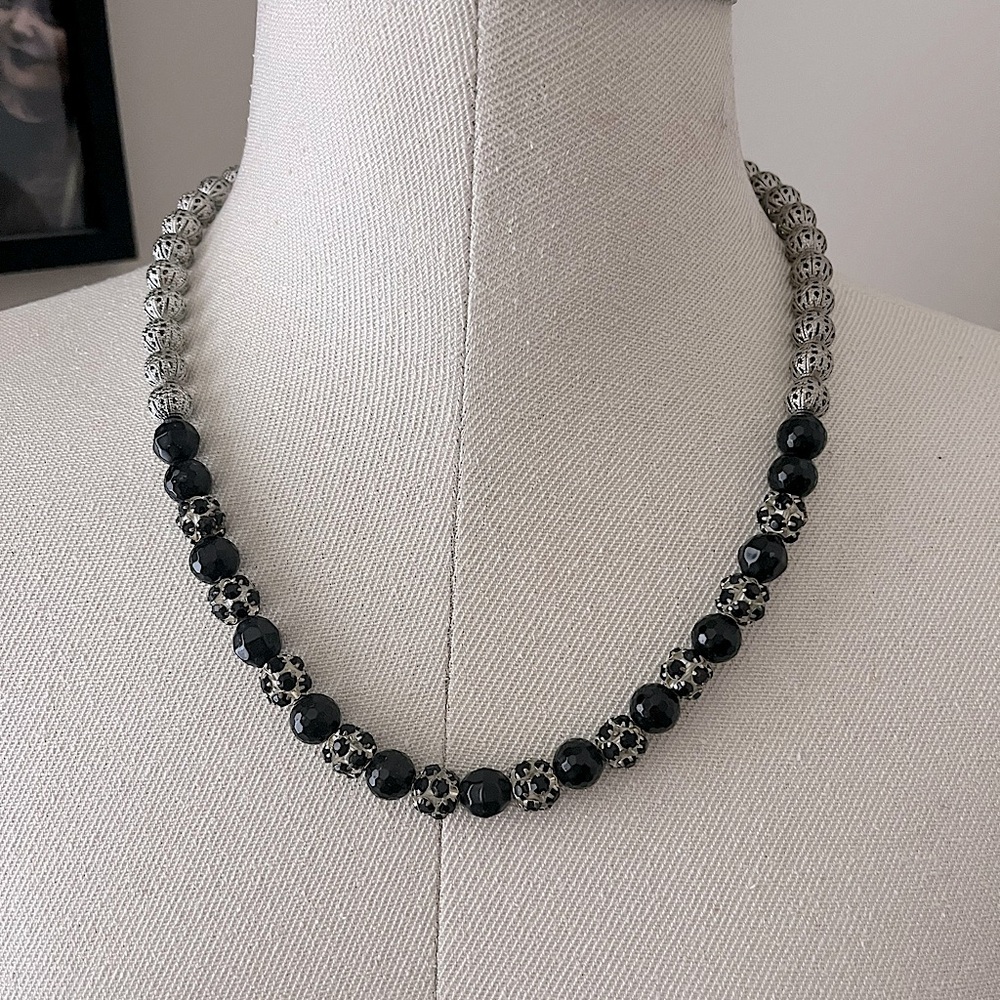⚡️2/$15⚡️Black beaded necklace
